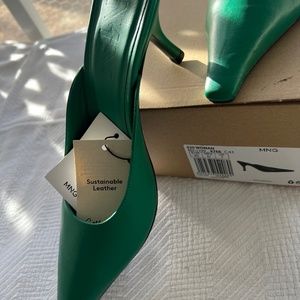 Sling back leather shoes